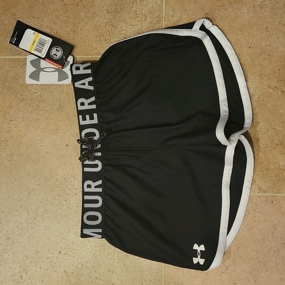 NEW! UNDER ARMOUR Girls Play Up Gym Athletic Shorts. - Picture 2 of 4